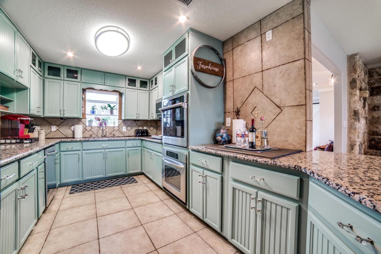 5 Bdrm Home On 2 Acres Mins To Wineries Private Heated Pool And Hot Tub Johnson City Exterior foto